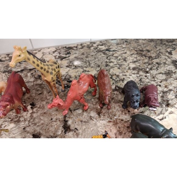 Lot Of 27 Animal Figurine Toys African Cel Hippo Zebra Pig Giraffe And More - Picture 12 of 16